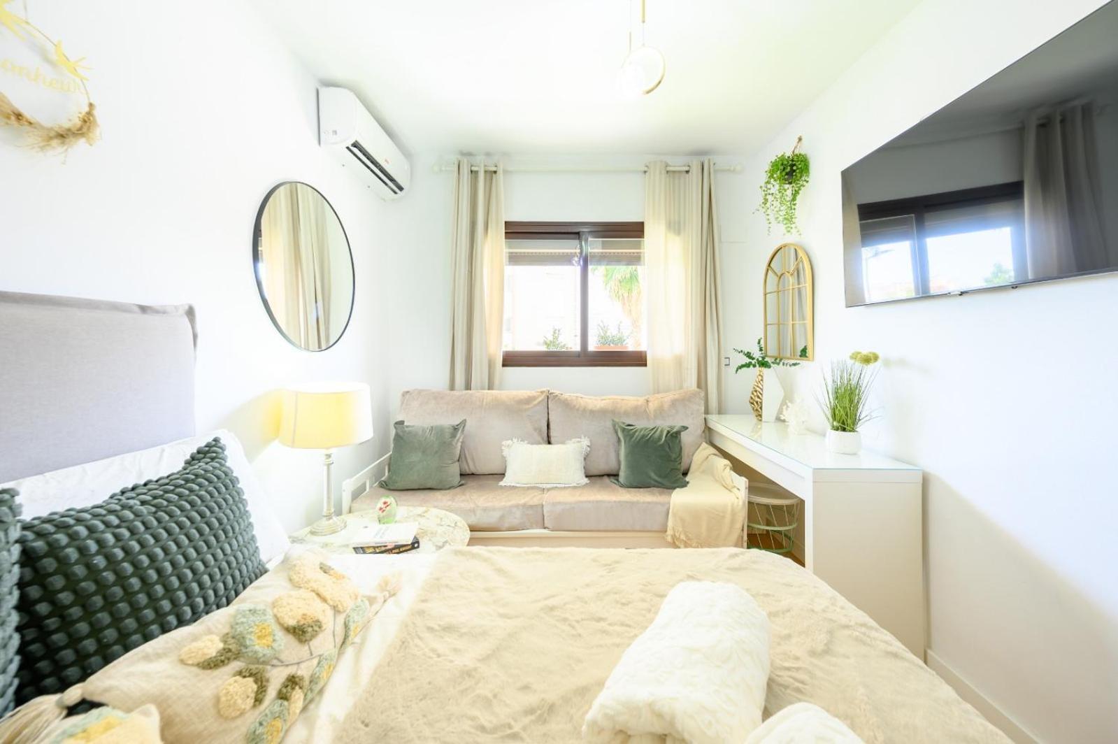 Estudio Con Parking Teatinos Malaga Living 外观 照片