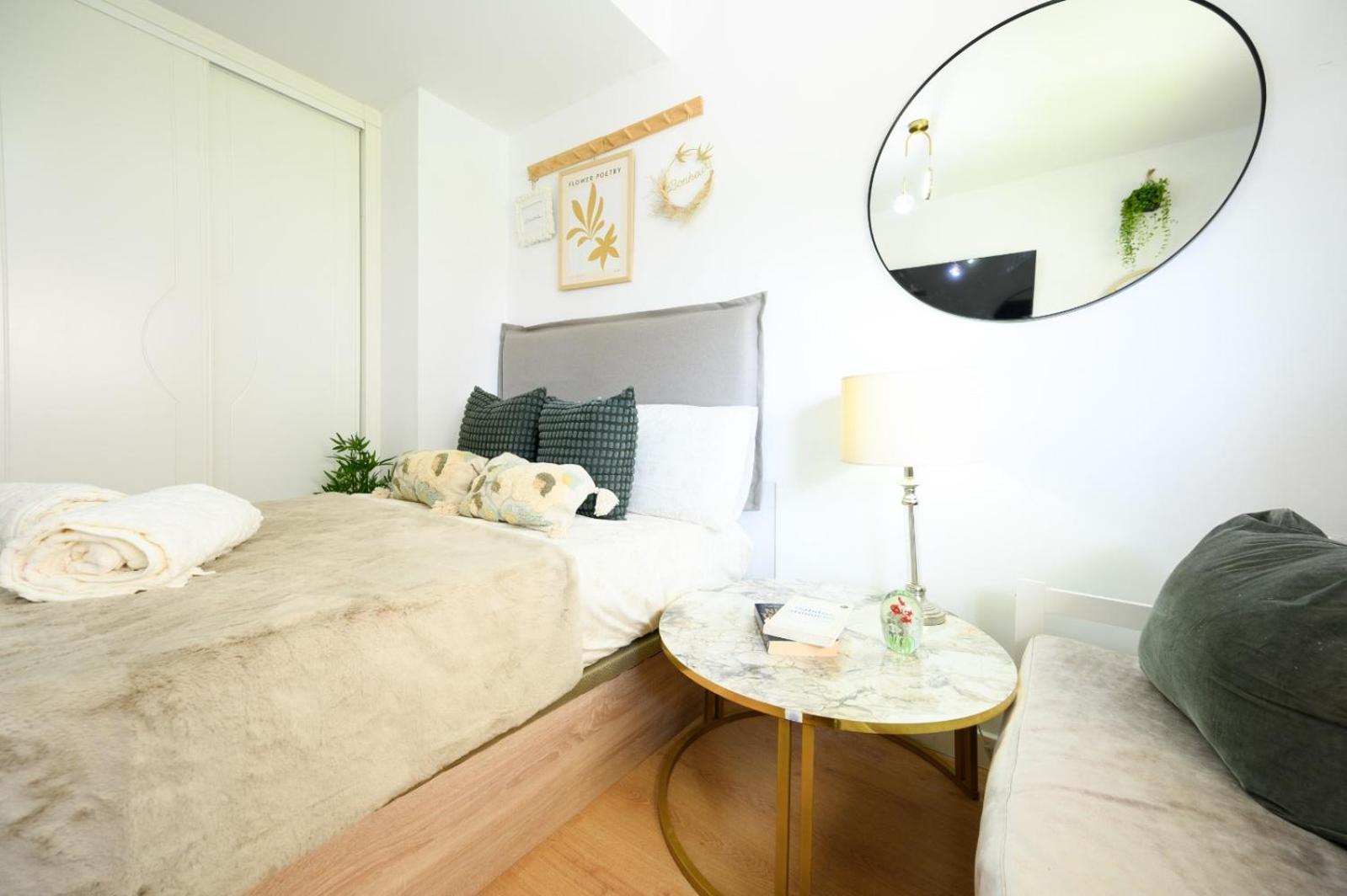 Estudio Con Parking Teatinos Malaga Living 外观 照片
